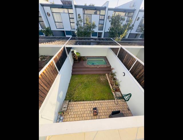 2 BEDROOM TOWNHOUSE FOR SALE IN MENLO PARK